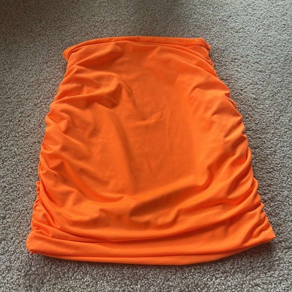 Bright orange skirt - Picture 2 of 2
